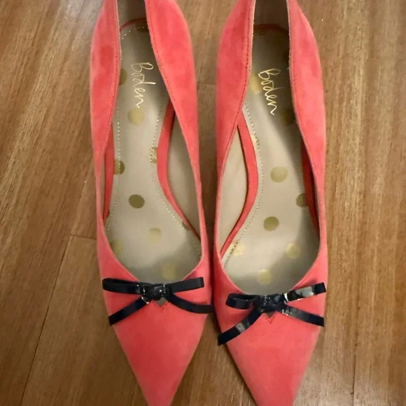 Boden pink/coral women’s Suede heels with black Bow EU size 40.5, US 9 - Picture 2 of 7